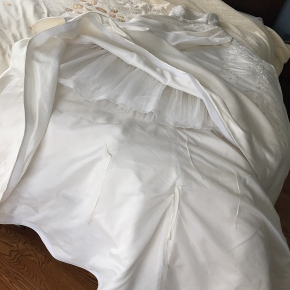 DEMETRIOS RN 98249 WEDDING DRESS - Picture 10 of 11